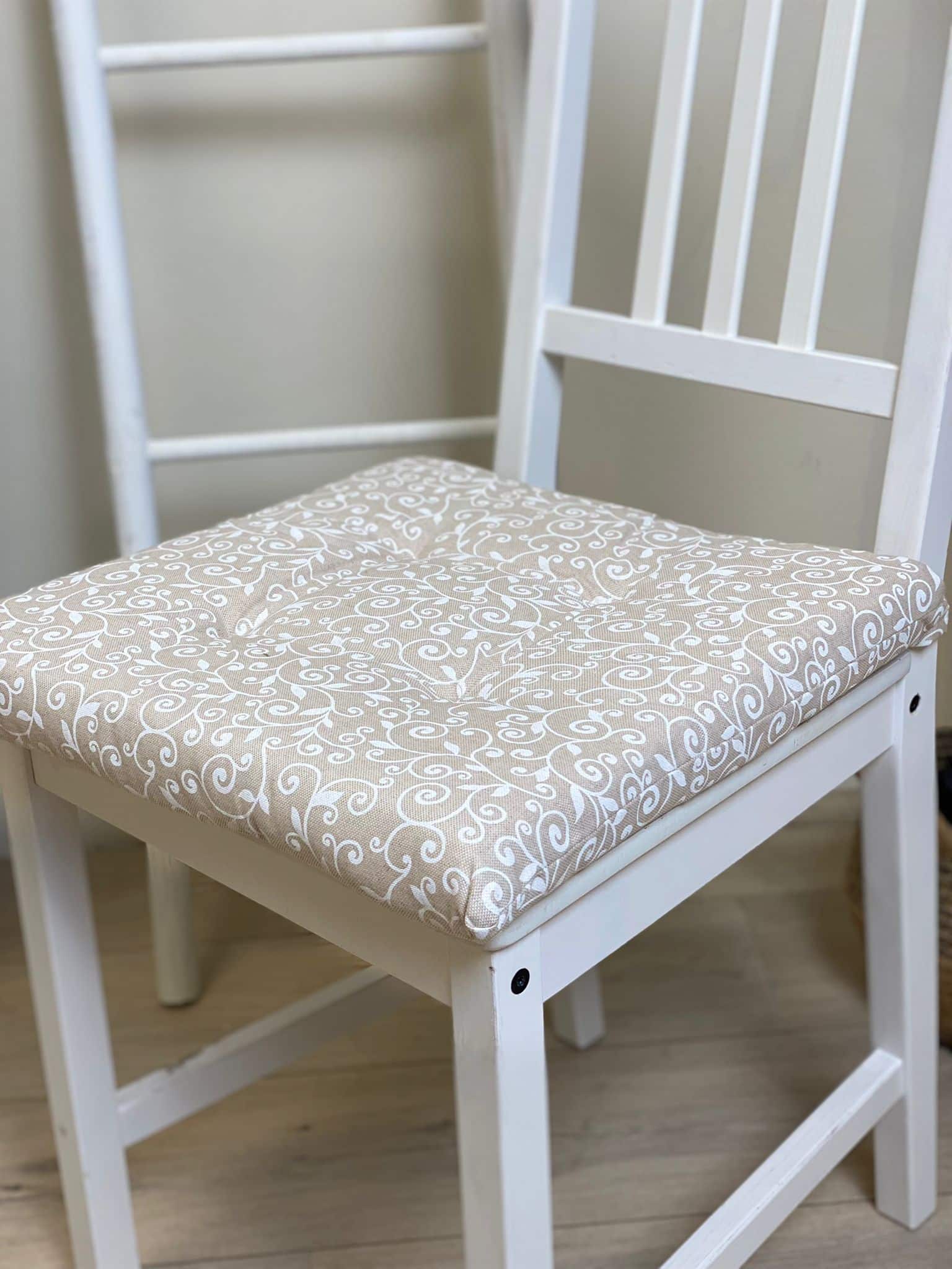 Set 2 cuscini per sedia stefy beige, bianco in cotone stile classico