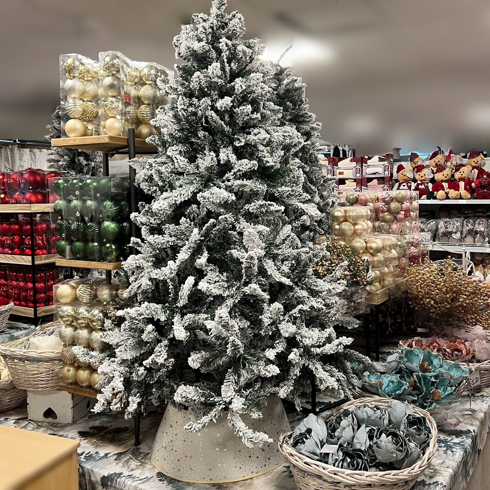 Albero di natale innevato 