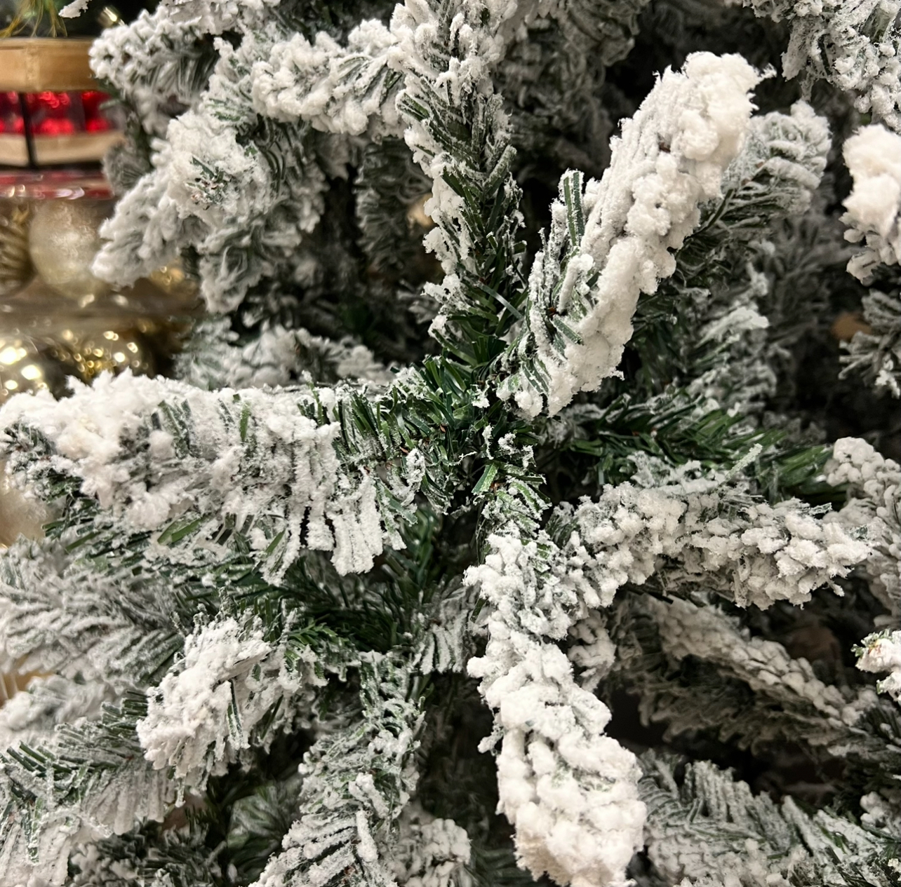 Albero di natale innevato 