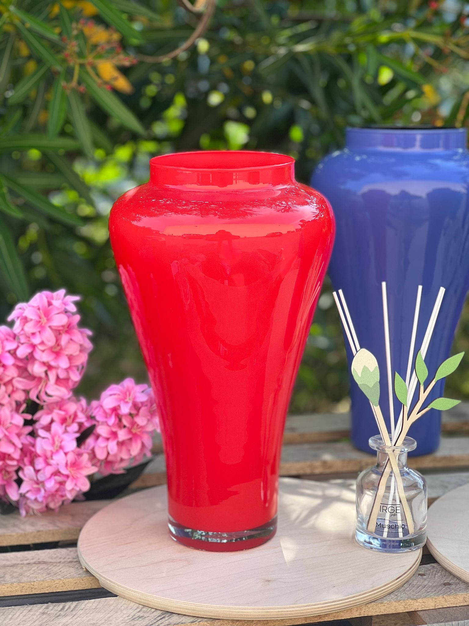Vaso in vetro color rosso