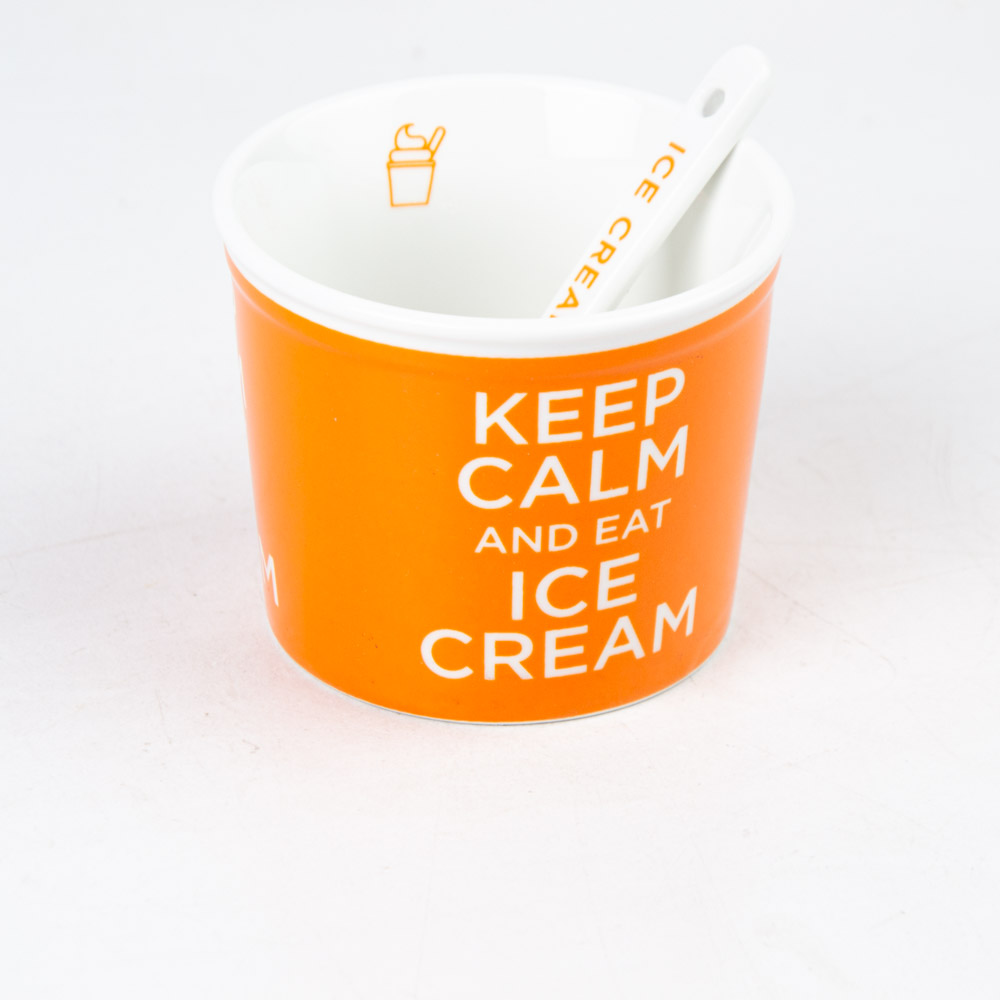 Coppetta gelato con cucchiaino 
