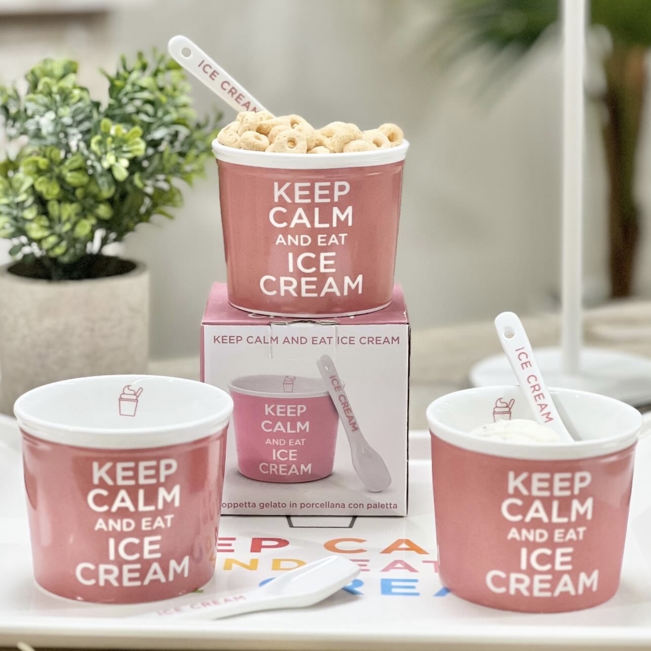 Coppetta gelato con cucchiaino 