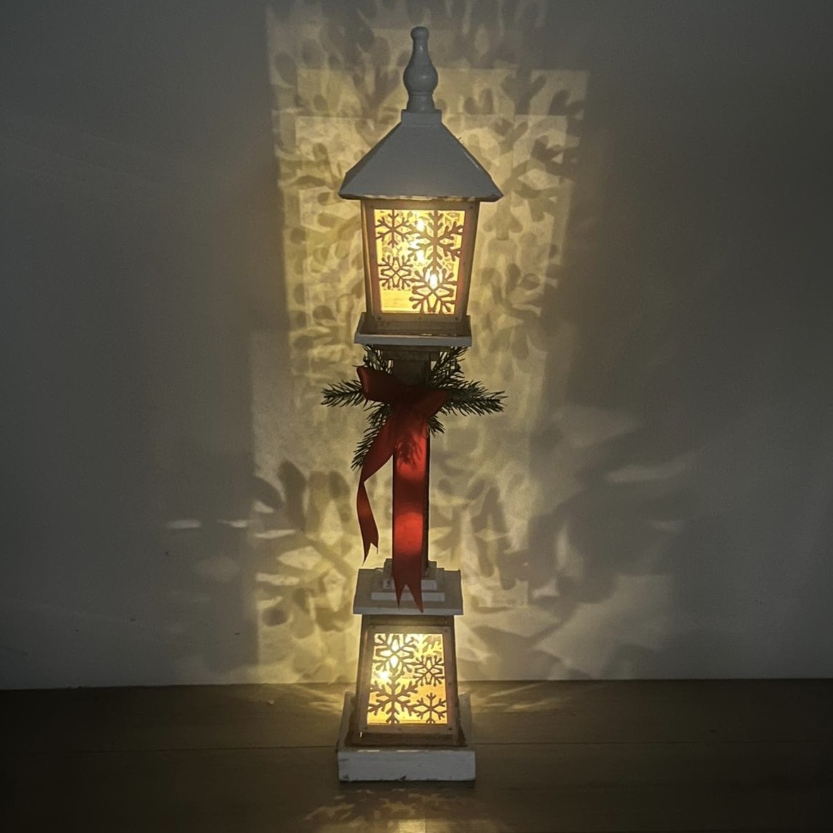 Lampione in legno con luci a led 