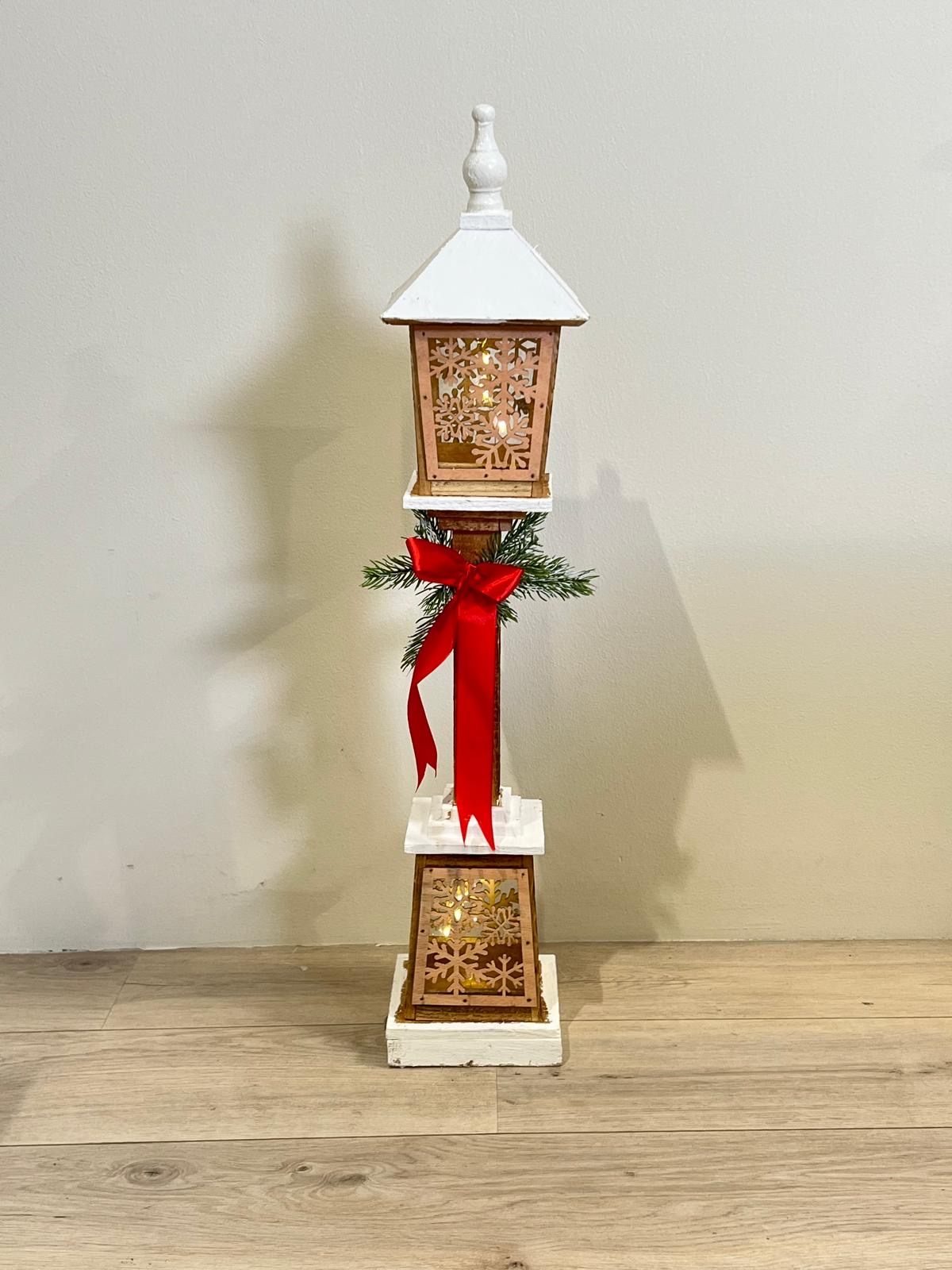 Lampione in legno con luci a led 