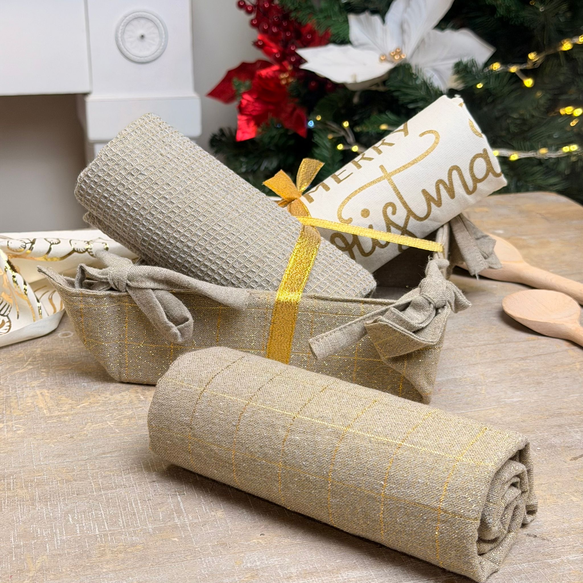 Set cestino pane + 3 canovacci 