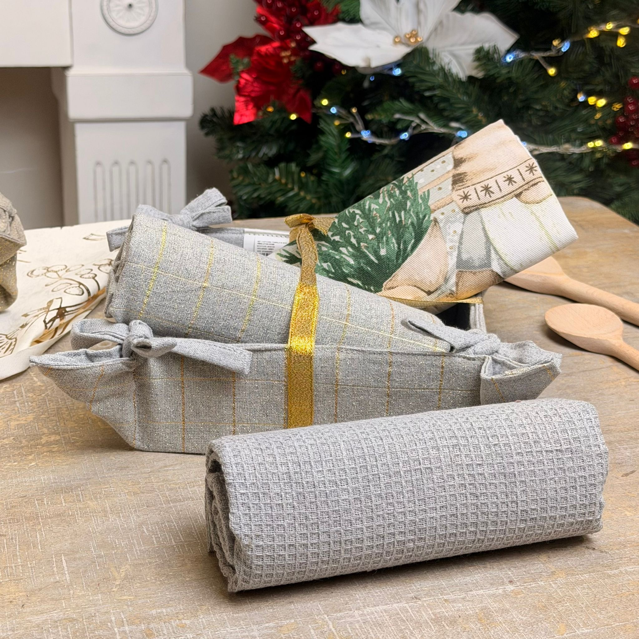 Set cestino pane + 3 canovacci 