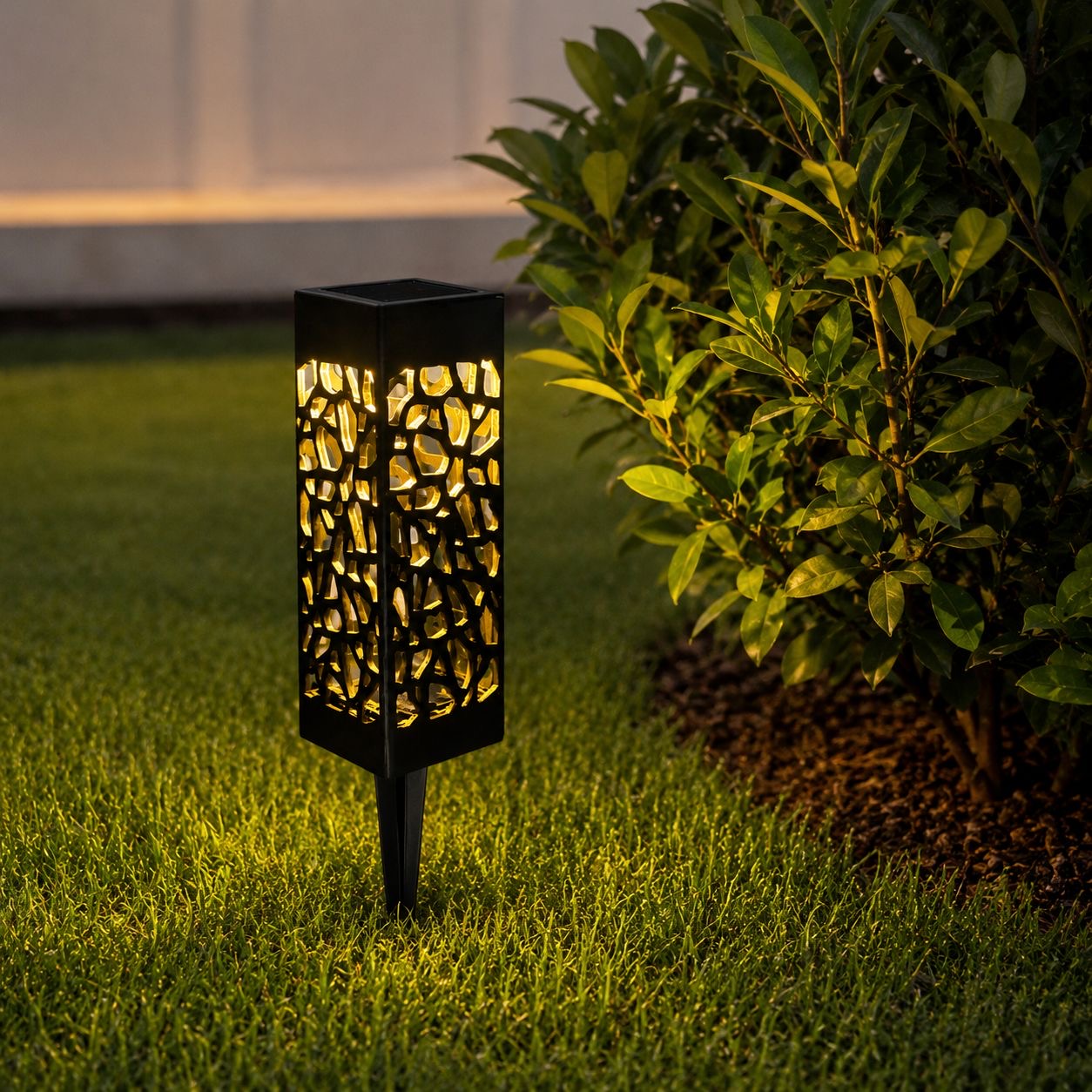 Lampada traforata solare led con picchetto